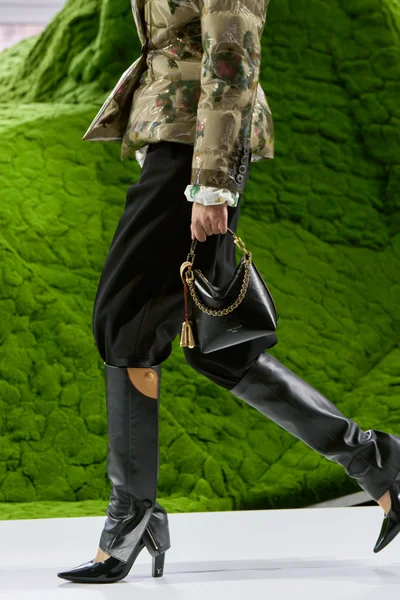 Look 24